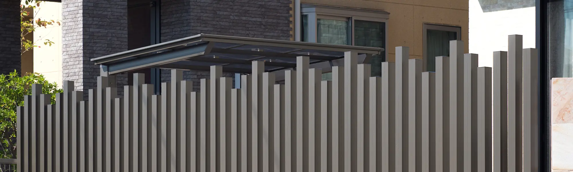 家のフェンスの写真